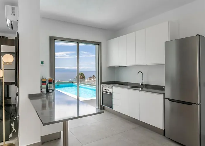 Felicity Panoramic Seaviews