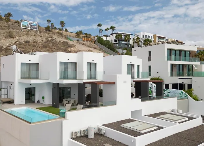 Felicity Panoramic Seaviews Адехе